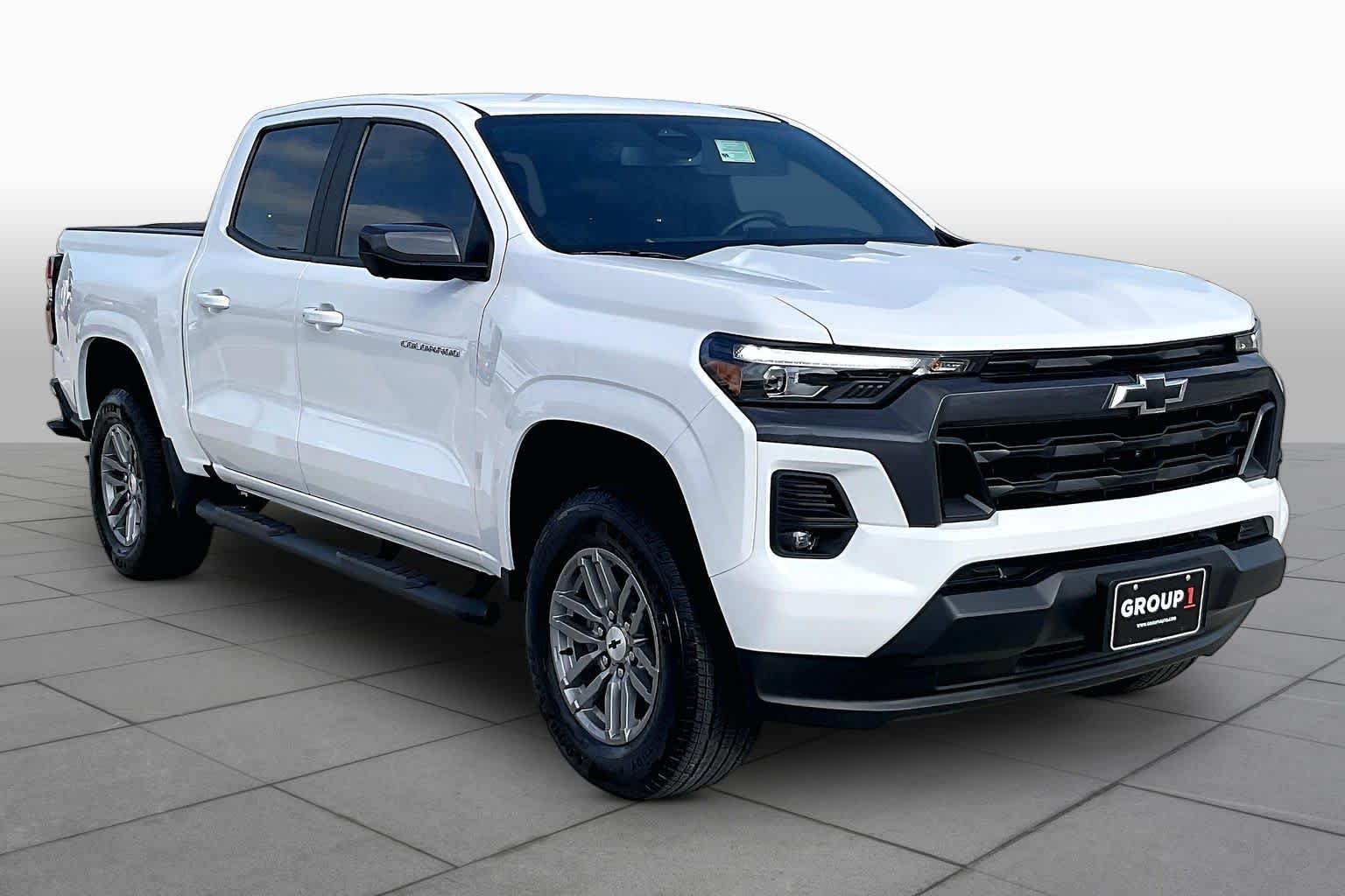 Used 2024 Summit White Chevrolet 2WD LT image 3