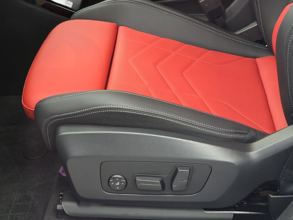 Used 2025 Black BMW M35i image 30