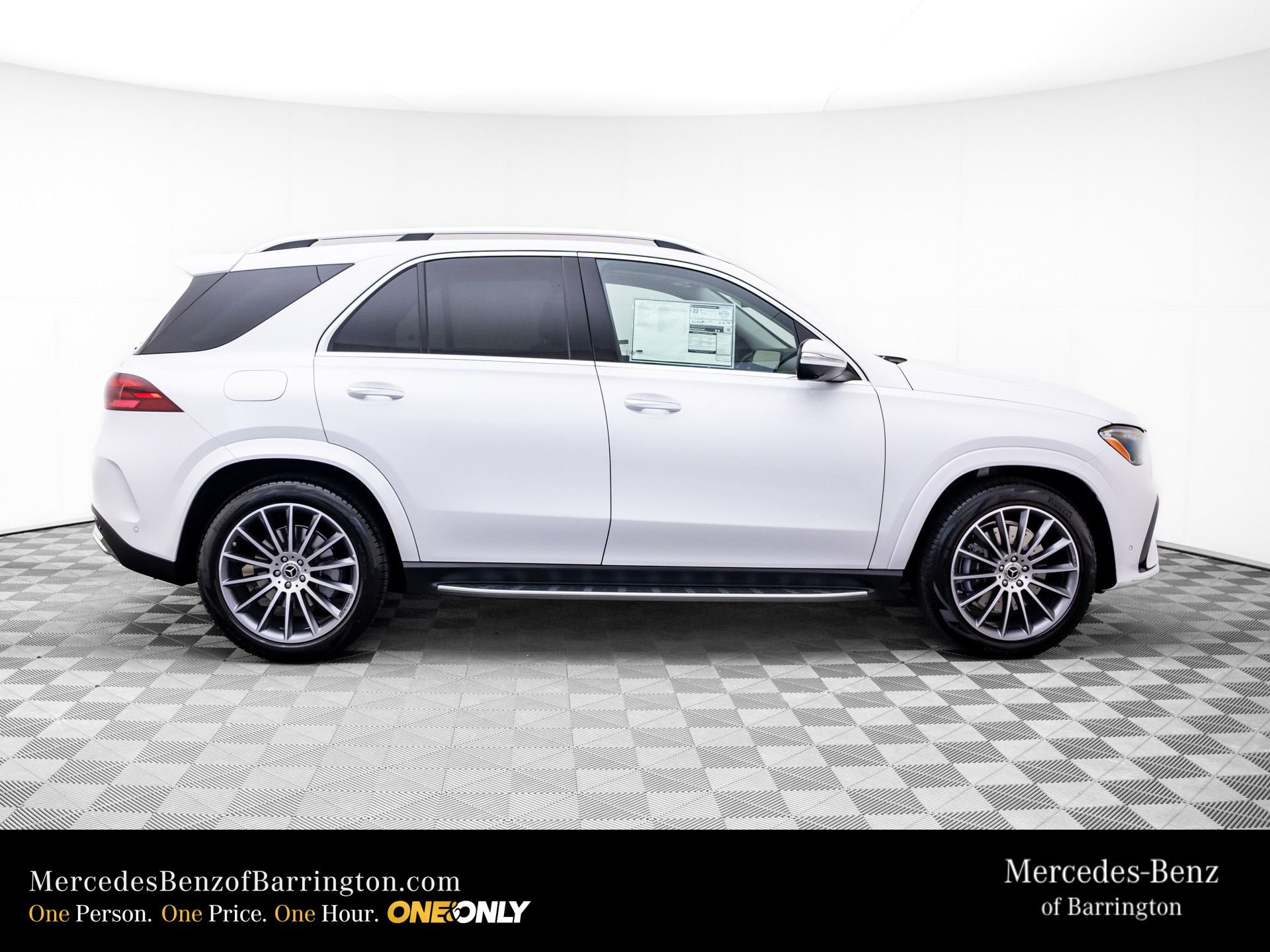 New 2026 MANUFAKTUR Moonlight White Metallic Mercedes-Benz GLE 350 image 7