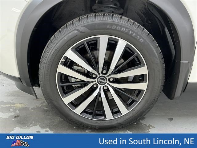 Used 2024 Pearl White Tricoat Nissan Platinum image 18