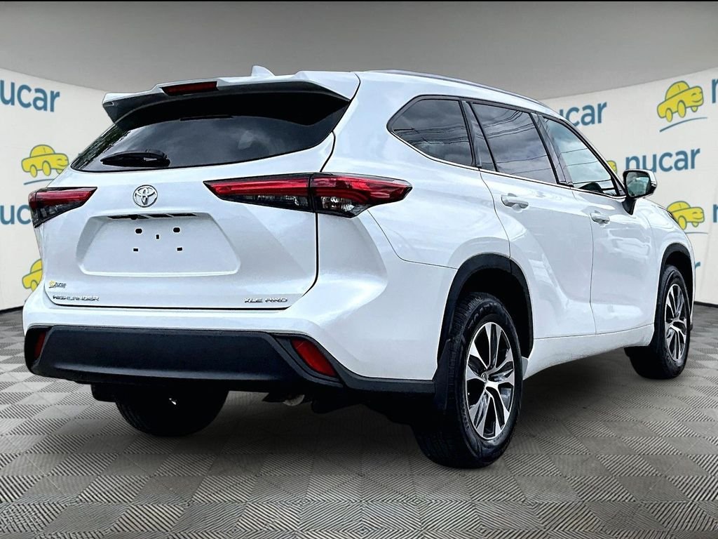 Used 2022 Beige Toyota XLE image 6
