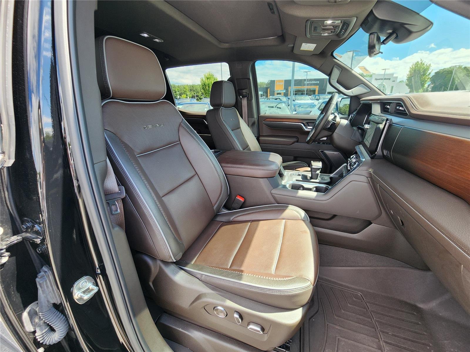 Used 2025 Onyx Black GMC Denali image 7