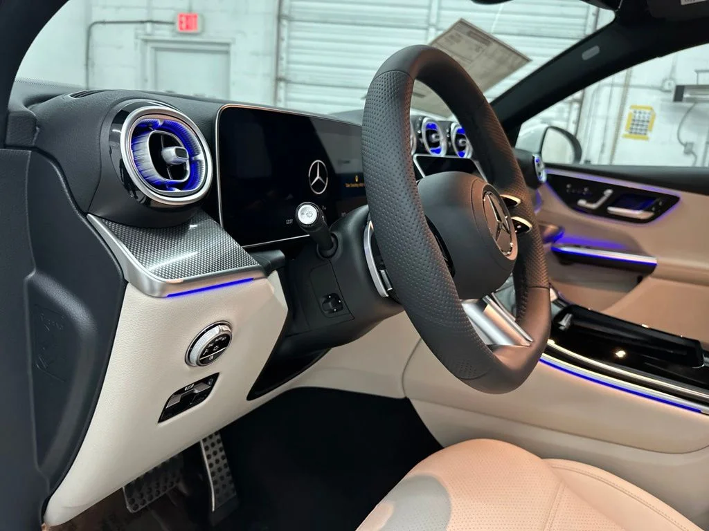 New 2027 White Mercedes-Benz GLC 300 image 13