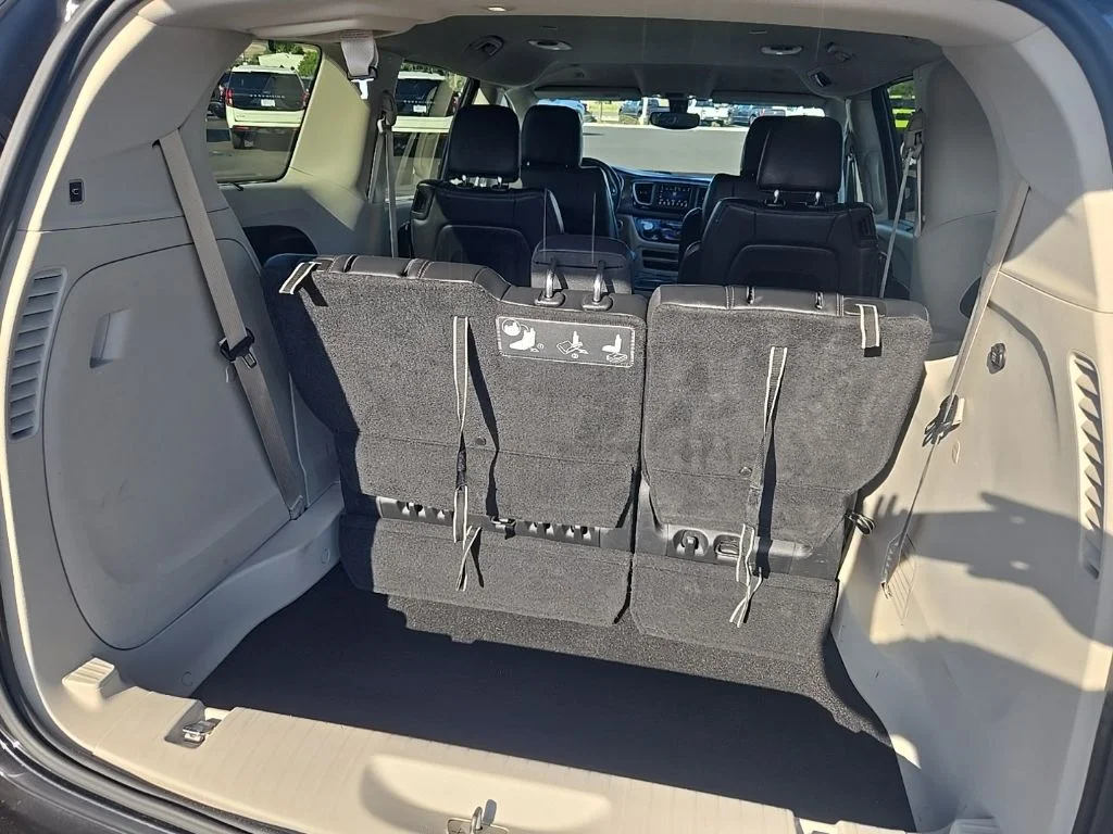 Used 2019 Black Chrysler Touring L image 12