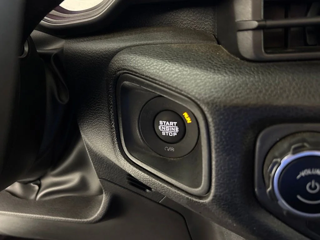 Used 2025 Crystal Metallic Jeep Sport S image 28