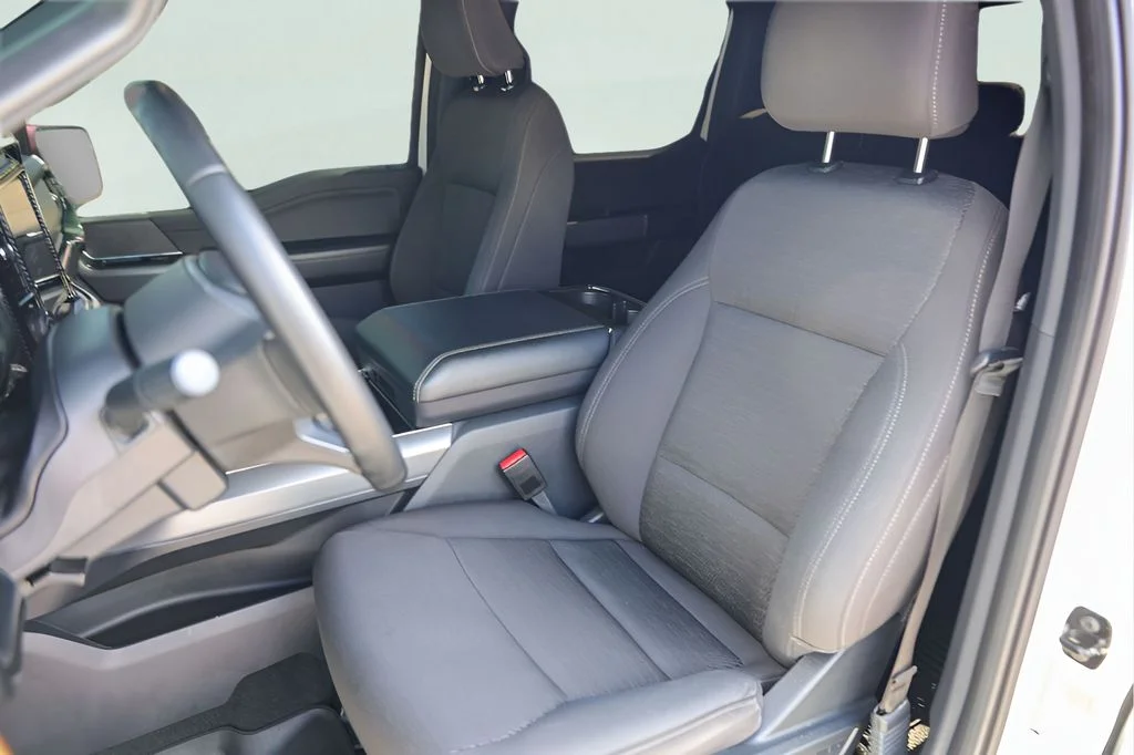 Used 2025 White Ford XLT image 3