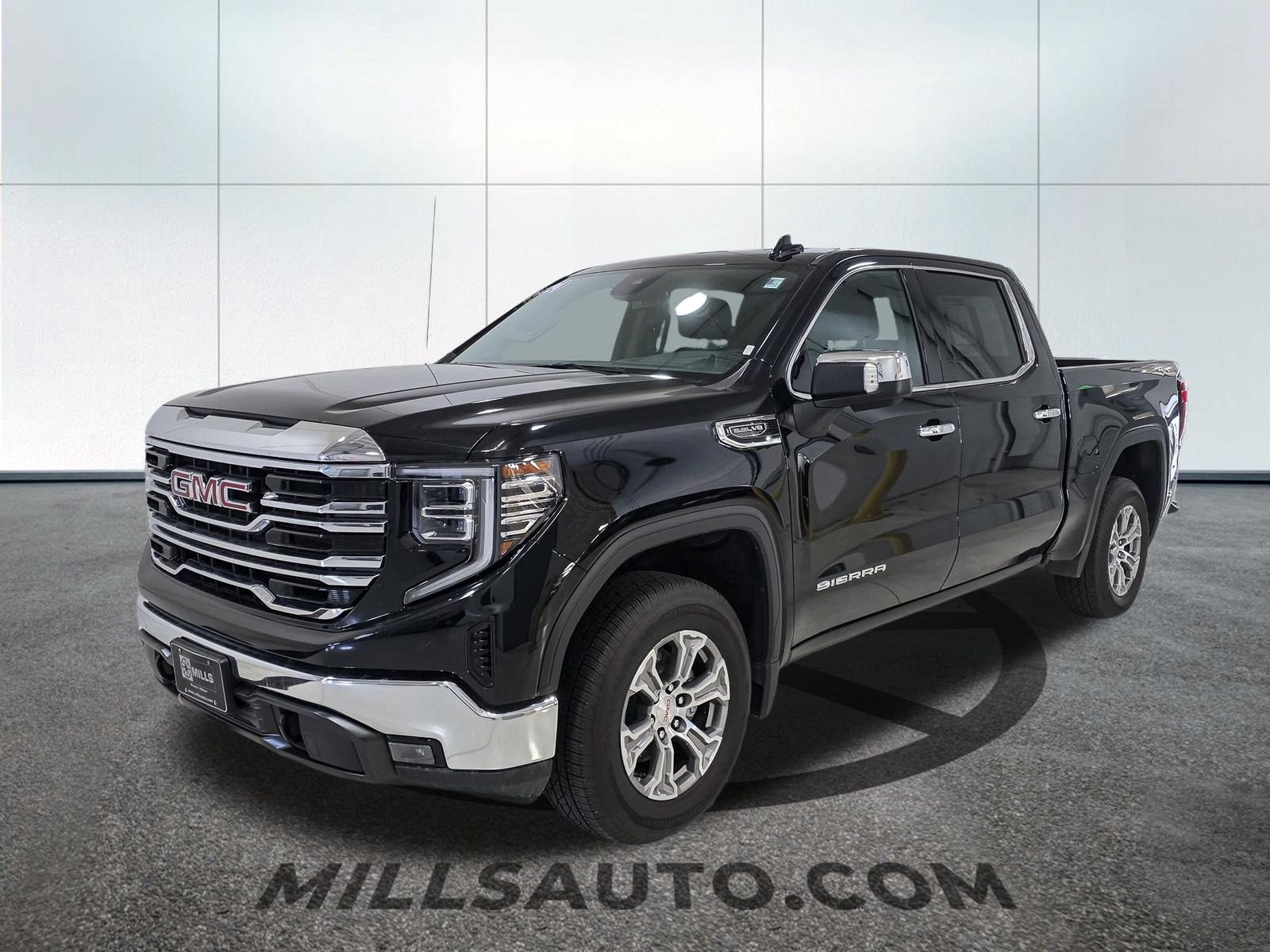 Used 2024 GMC Sierra 1500 SLT with VIN 3GTUUDED1RG388695 for sale in Willmar, Minnesota