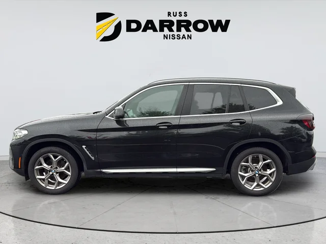 Used 2023  BMW xDrive30i image 2