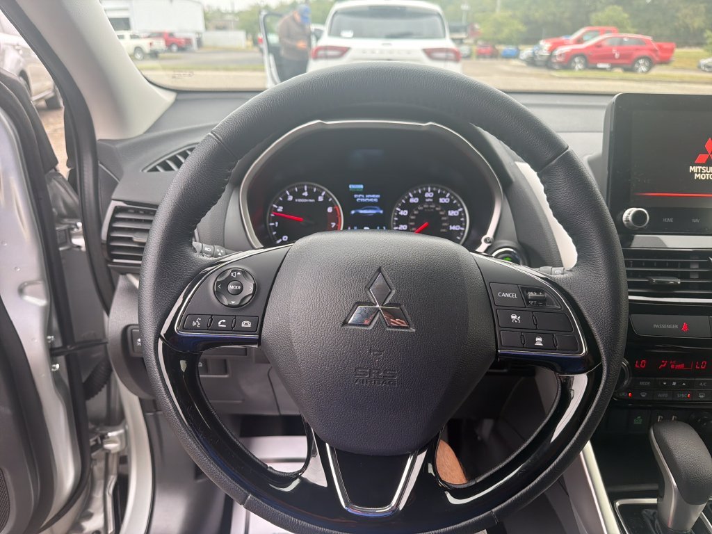 Used 2025 Silver Mitsubishi SE image 17