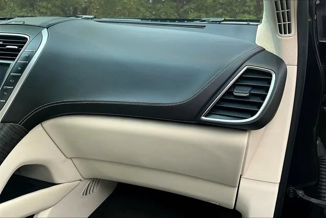 Used 2020  Lincoln Black Label image 25