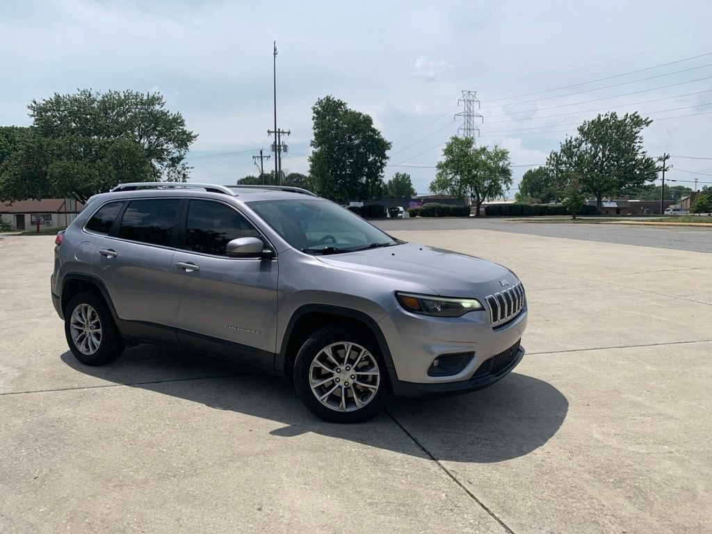 Used 2021 Silver Jeep Latitude Plus image 7