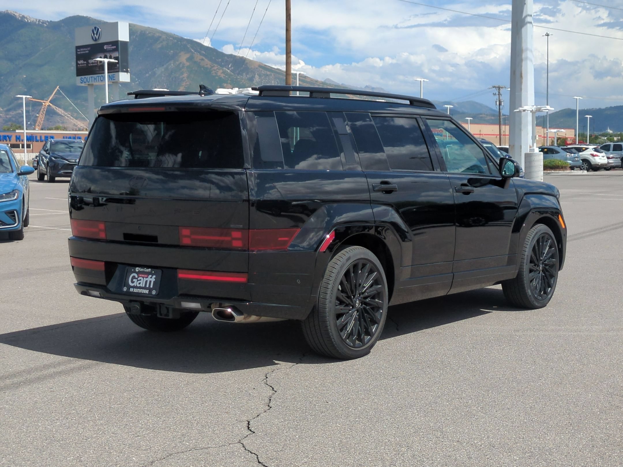 Used 2025 Phantom Black Hyundai Calligraphy image 3