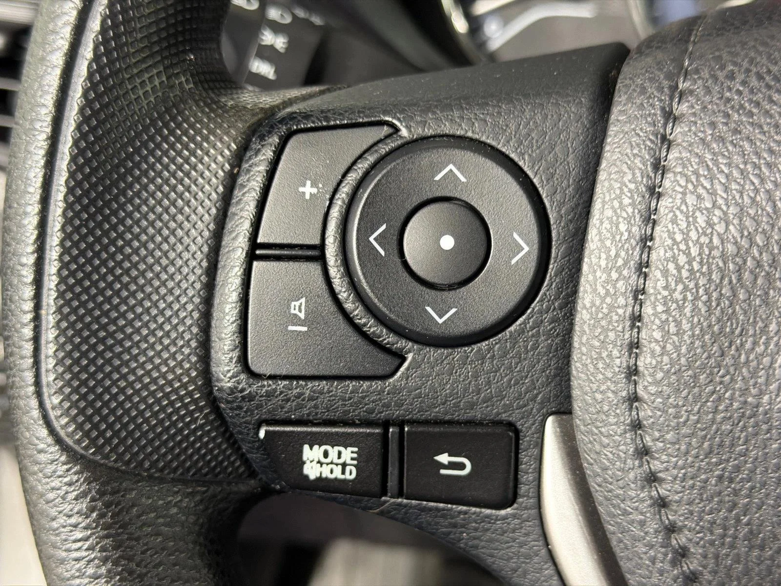 Used 2016 White Toyota L image 24