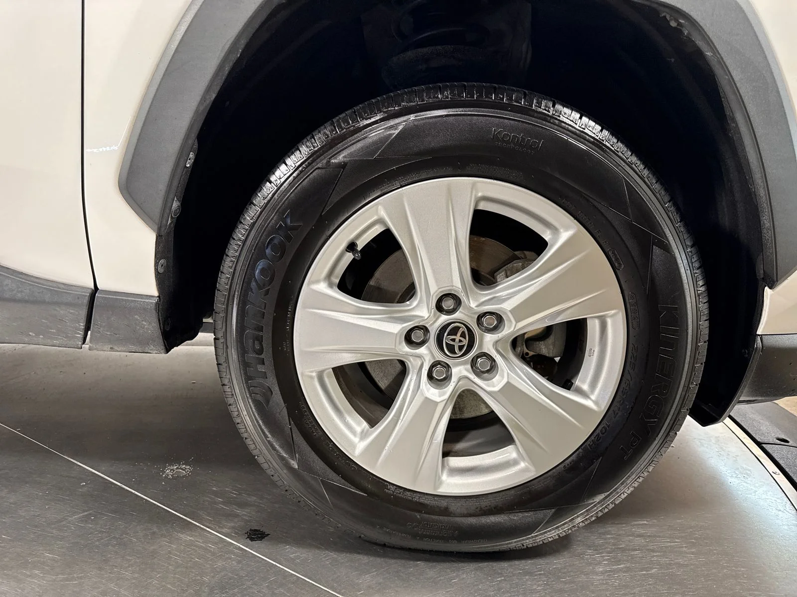 Used 2021 White Toyota XLE image 14