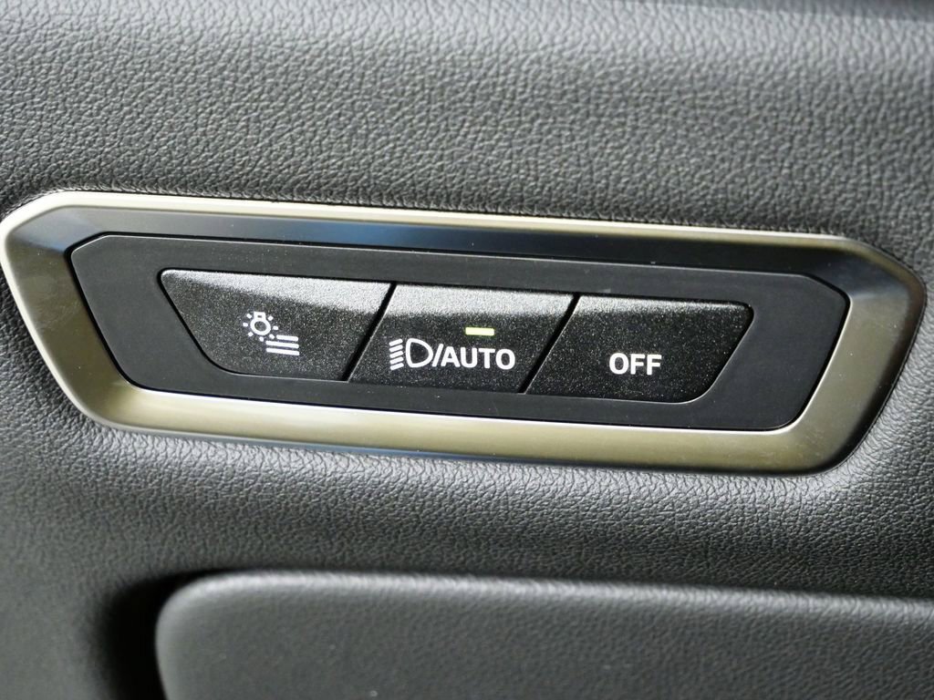 Used 2026 Skyscraper Grey Metallic BMW xDrive40i image 41