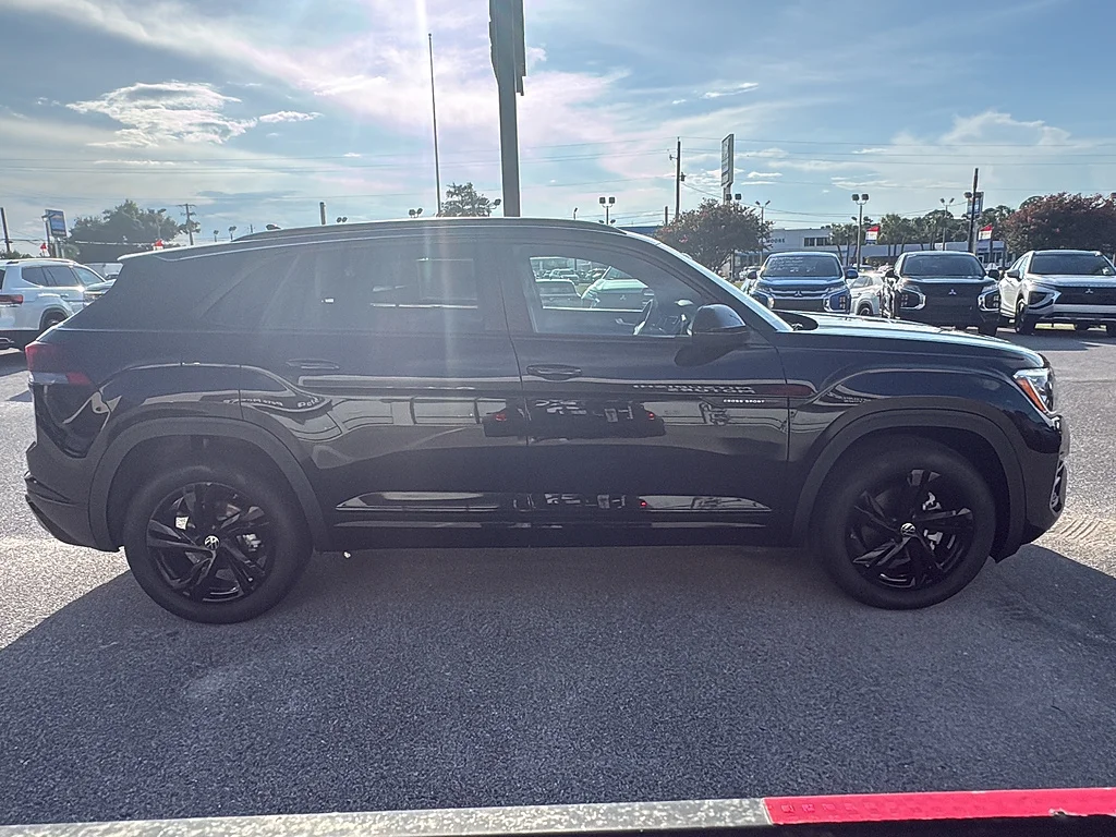 New 2026 Deep Black Pearl Volkswagen 2.0T SEL R-Line Black 4MOTION image 4