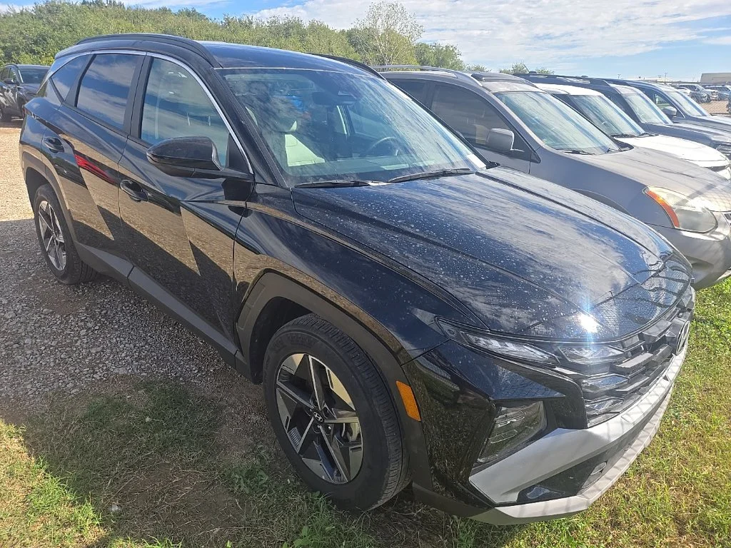 Used 2025 Black Hyundai SEL image 6