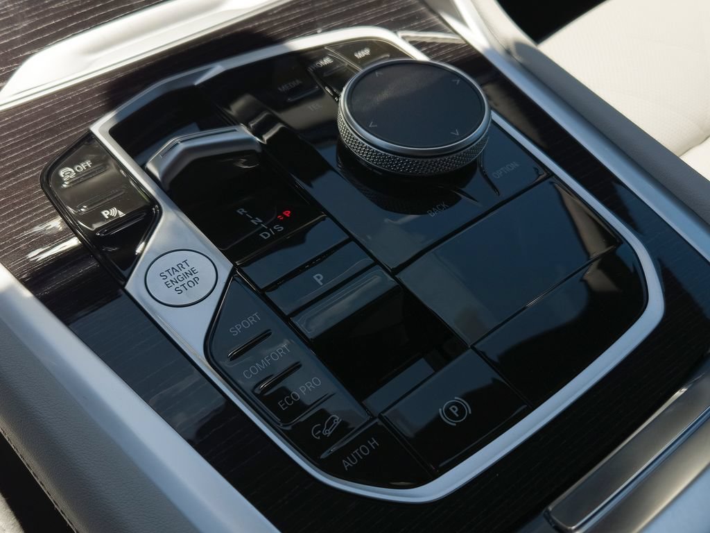 New 2027 Brooklyn Grey Metallic BMW xDrive40i image 10