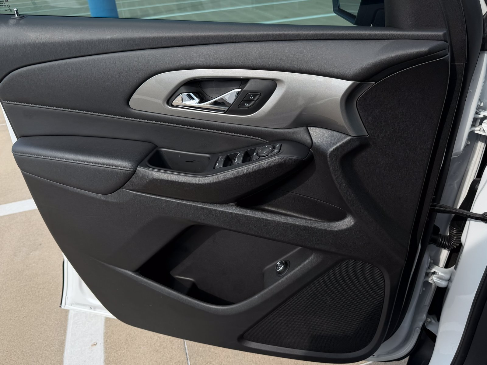 Used 2023 Iridescent Pearl Tricoat Chevrolet LT image 25