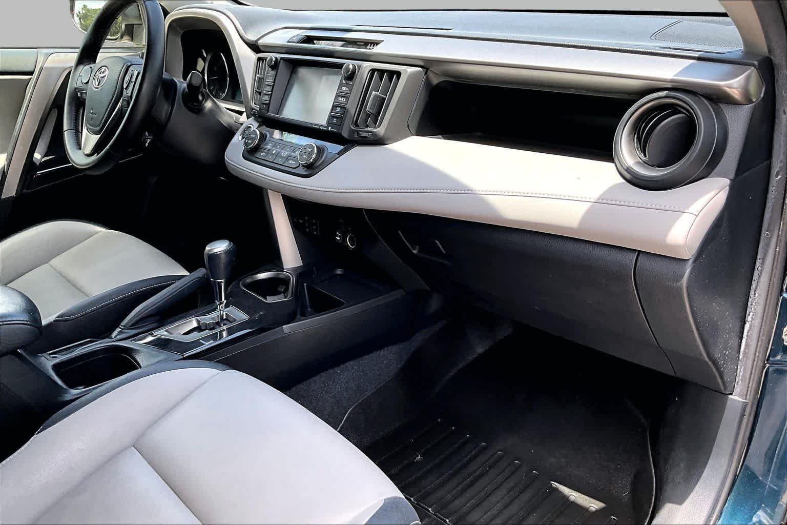 Used 2018 Galactic Aqua Mica Toyota Limited image 19