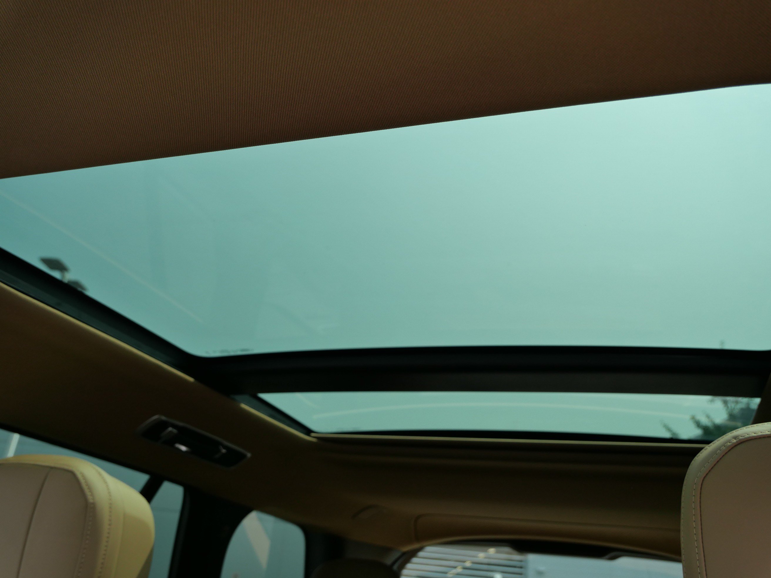 New 2026 Charente Grey LAND ROVER SE image 5