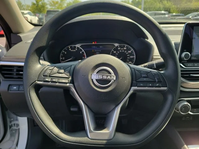 Used 2026 White Nissan 2.5 SV image 21