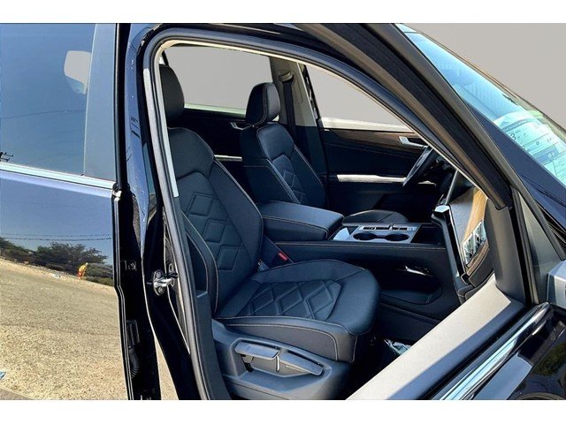 New 2026 Deep Black Pearl Volkswagen 2.0T SE image 30