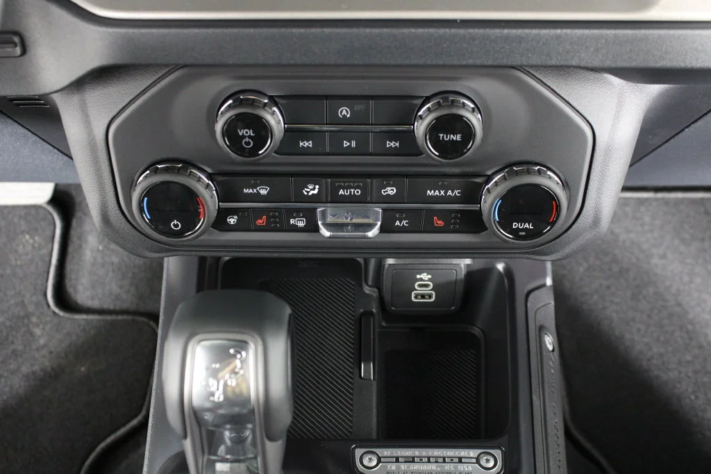New 2026 Avalanche Gray Ford Outer Banks image 25