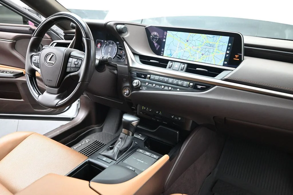Used 2021 White Lexus 350 image 31
