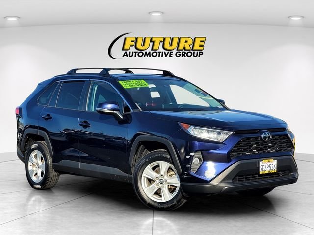 Used 2020  Toyota XLE image 1