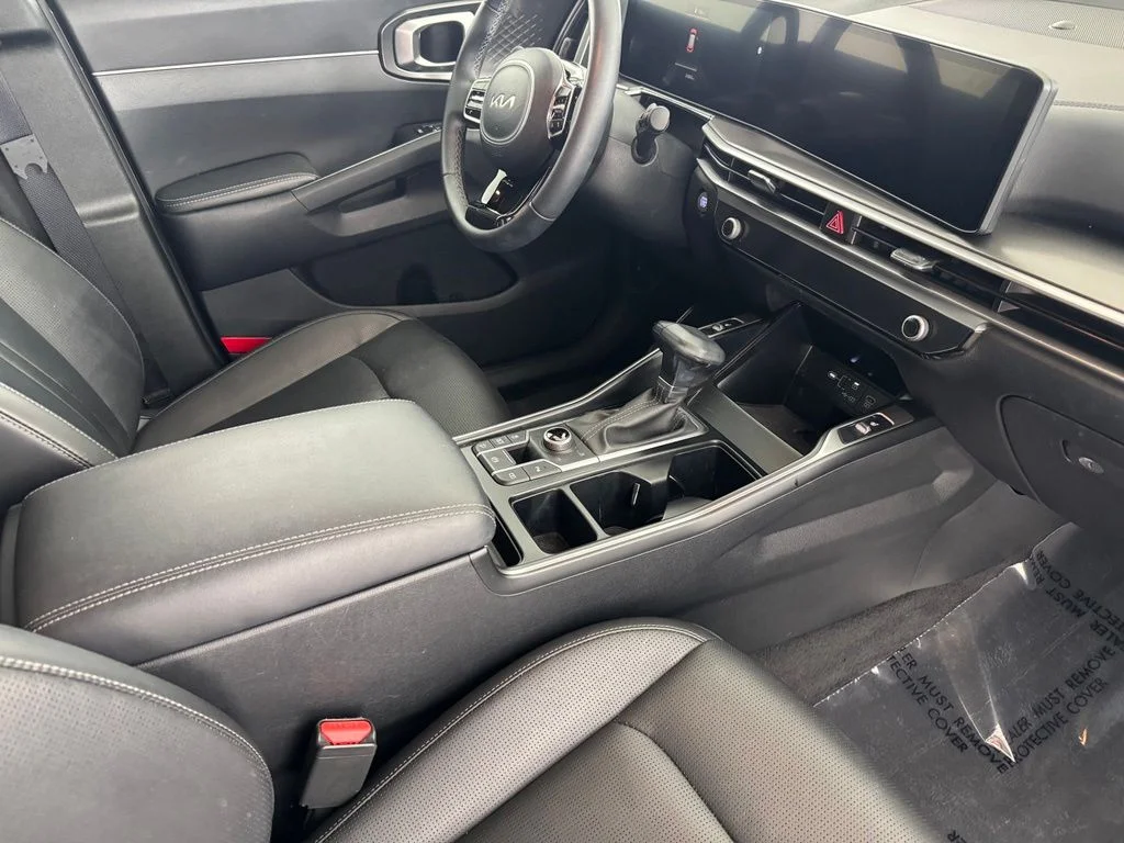 Used 2025 Silver Kia S image 22