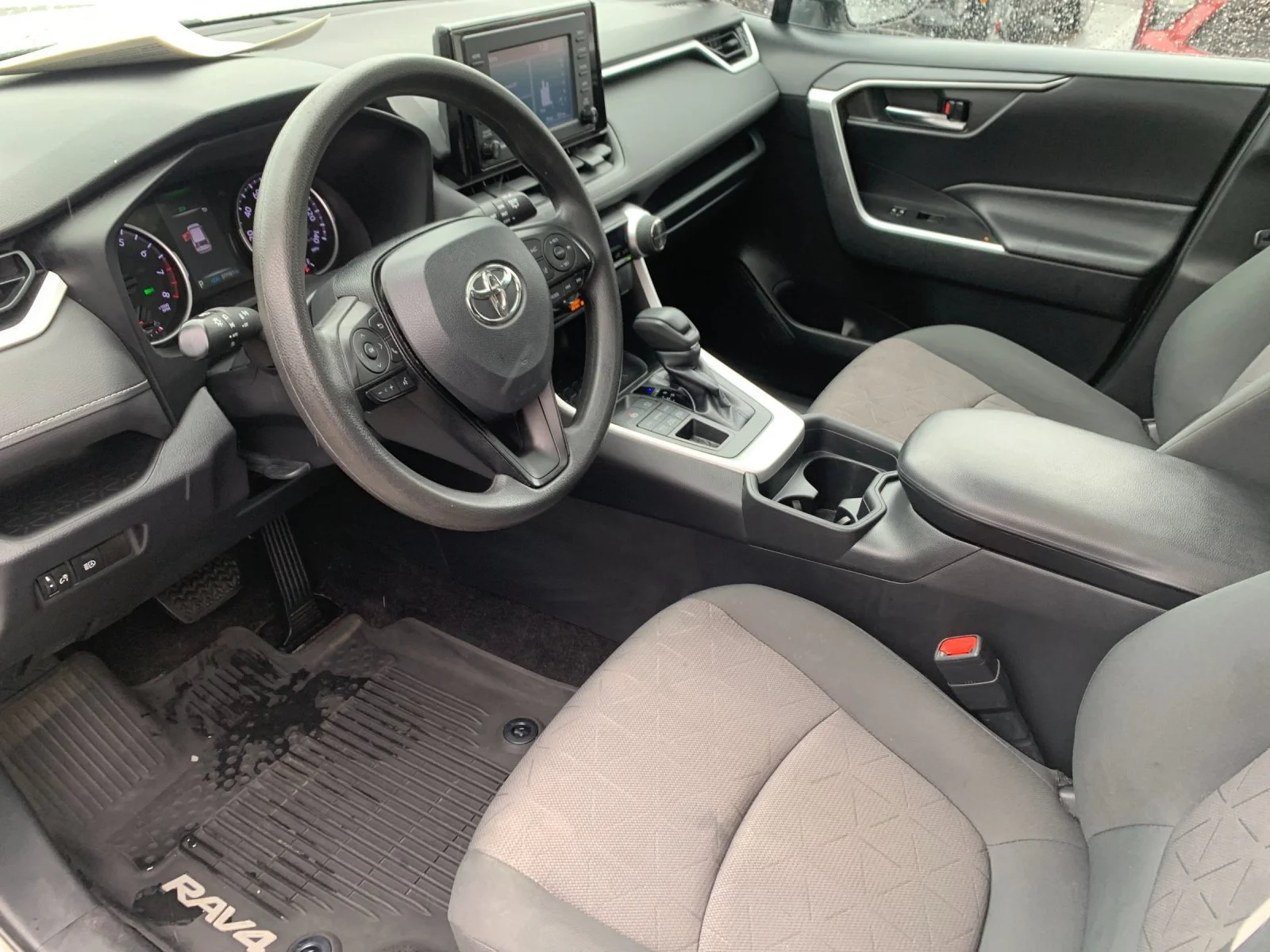 Used 2019 White Toyota XLE image 10