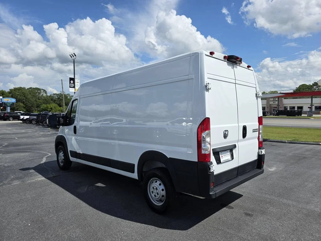 Used 2023 White Ram  image 3