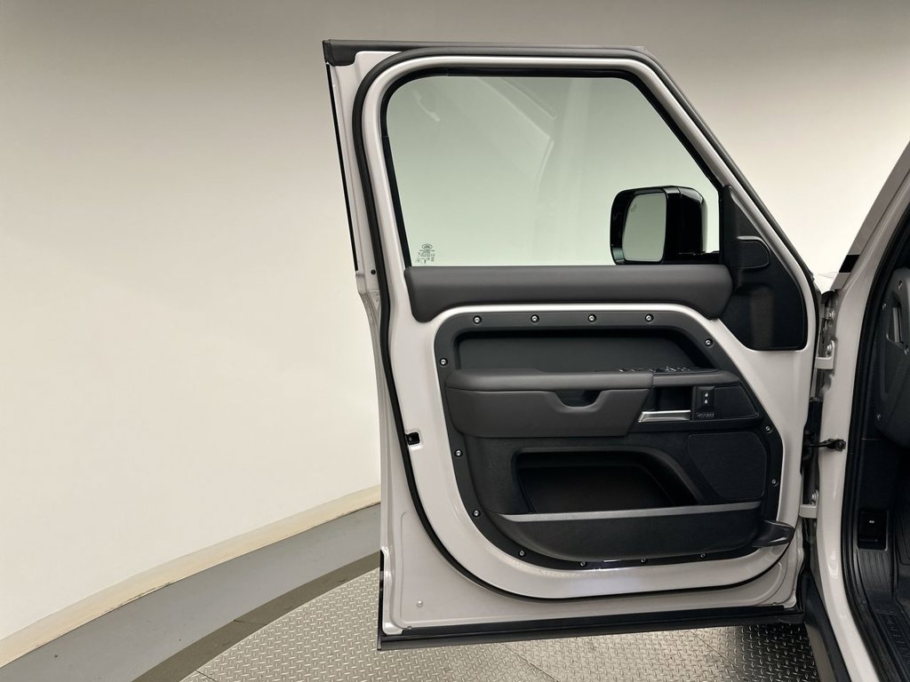 New 2026 Borasco Grey Land Rover X-Dynamic SE image 9