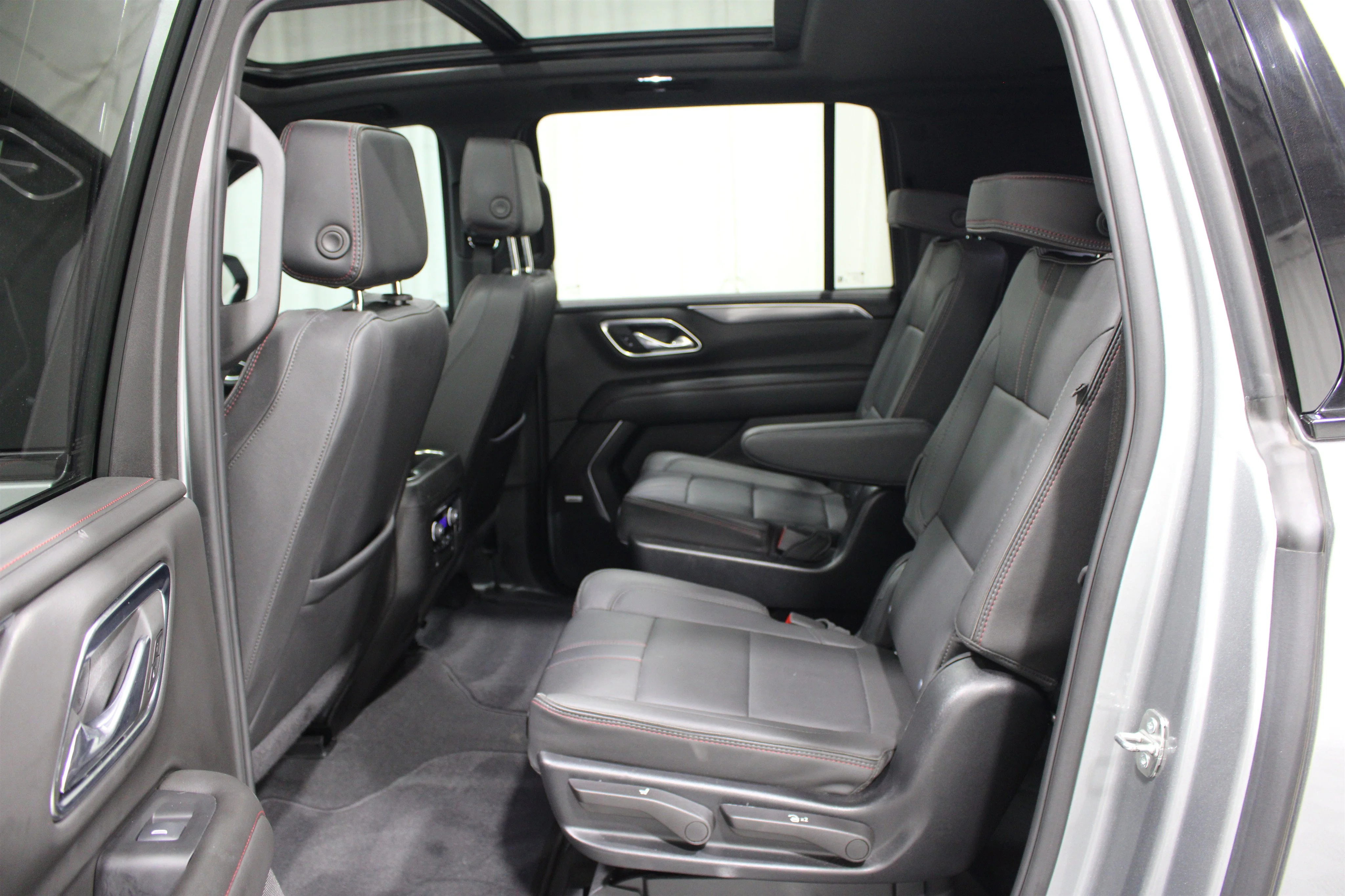 2024 Chevrolet Suburban RST - Photo 21