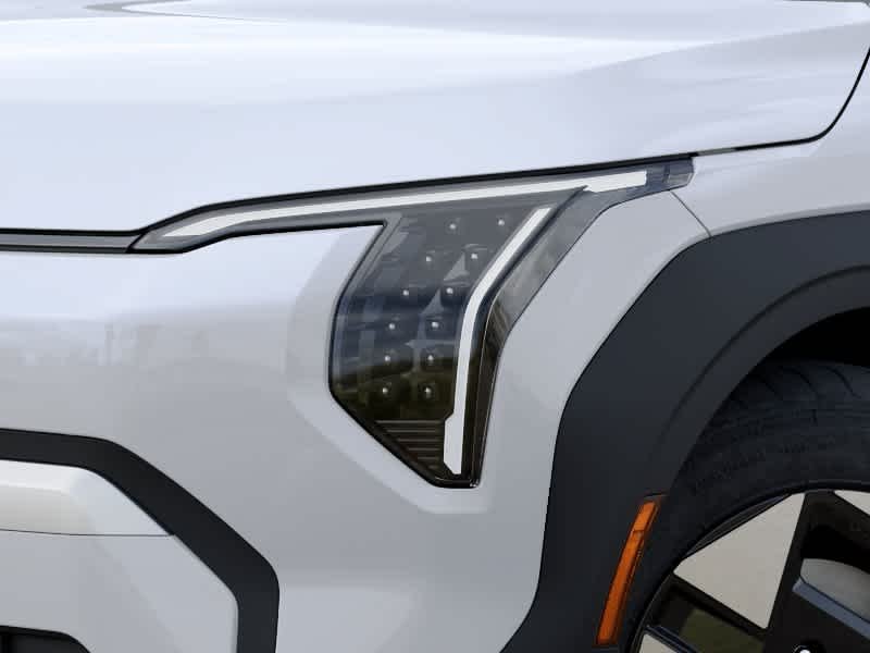 New 2027 Snow White Pearl Kia Wind image 10