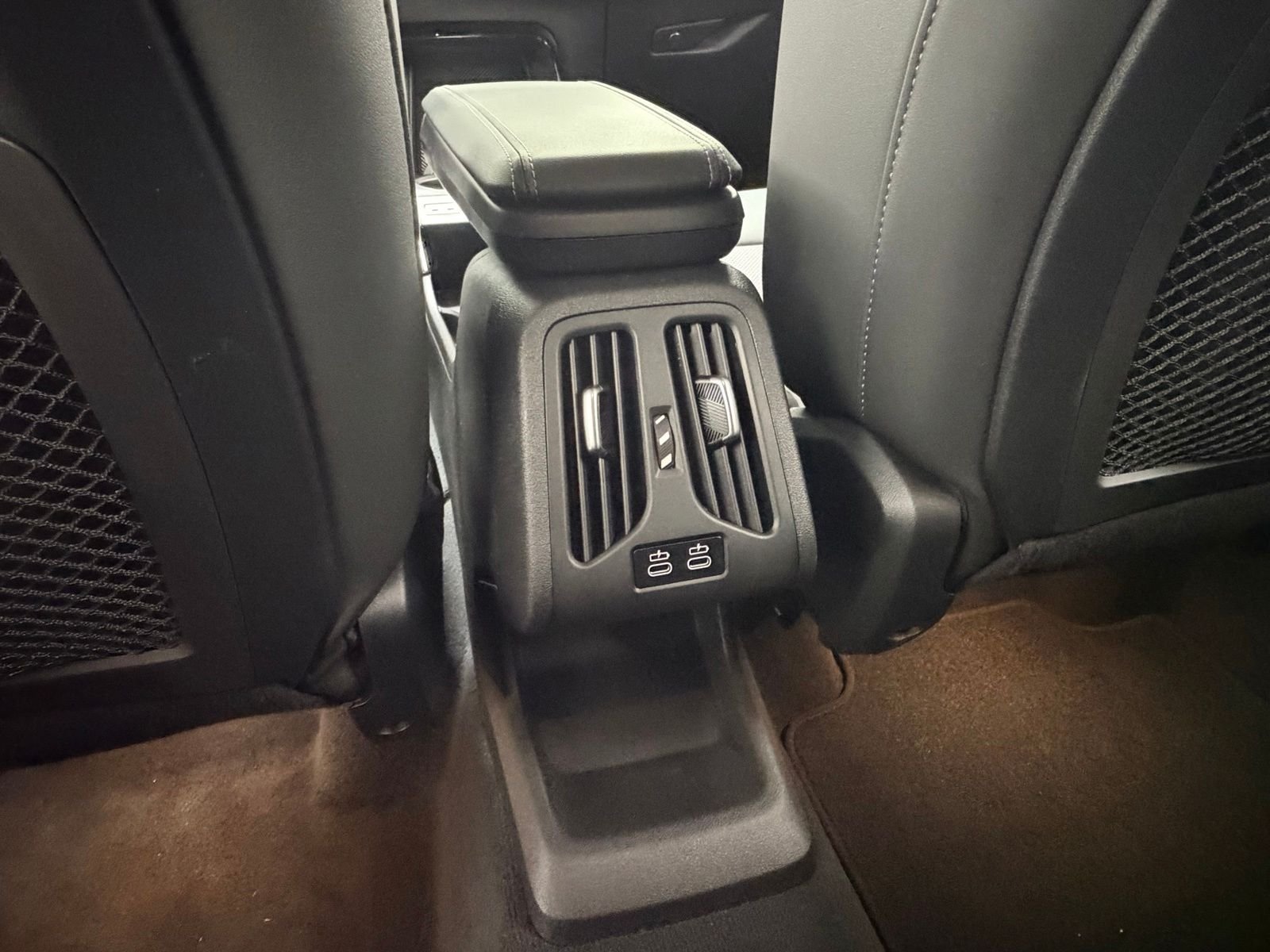 Used 2023 Black Sapphire Metallic BMW xDrive28i image 34