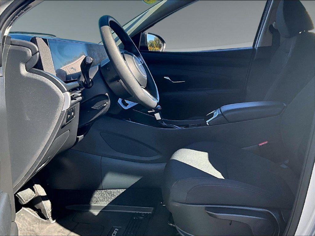 Used 2025 Silver Hyundai SE image 8