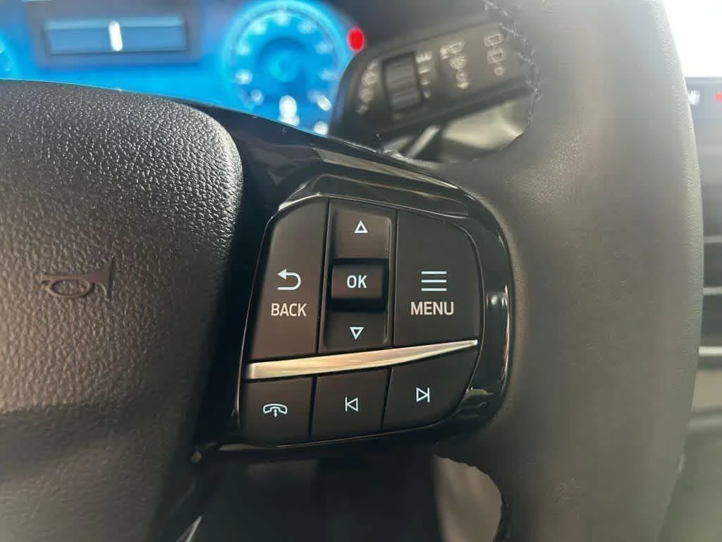 Used 2023 Iconic Silver Ford Platinum image 17