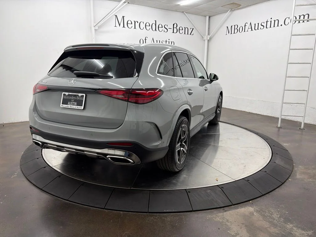 New 2027 White Mercedes-Benz GLC 300 image 7