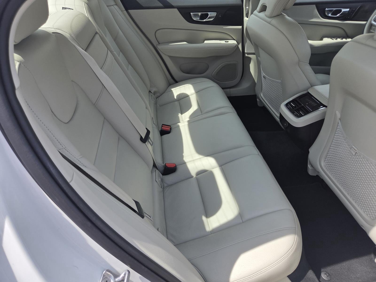 Used 2022 Crystal White Metallic Volvo Inscription image 36