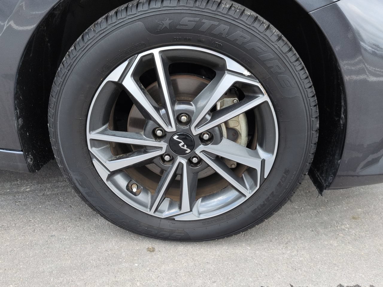 Used 2023 Gravity Gray Kia  image 11