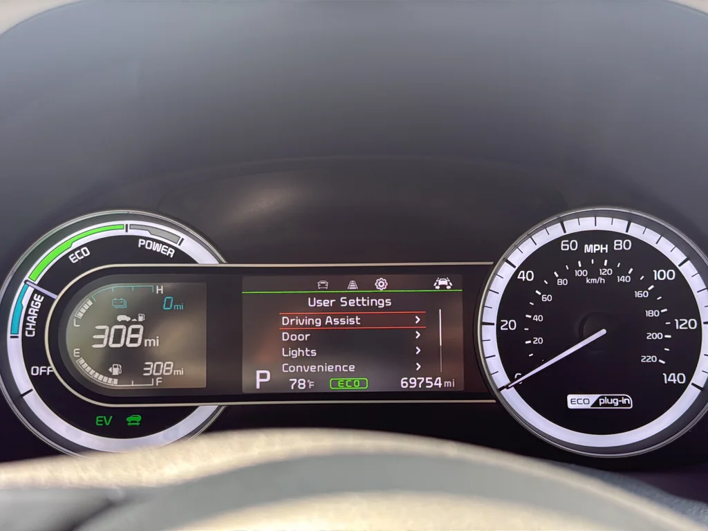 Used 2019 White Kia EX image 23