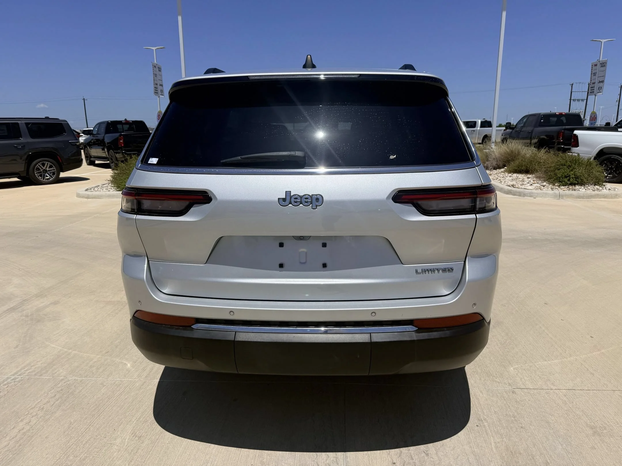 Used 2024 Silver Jeep Limited image 7