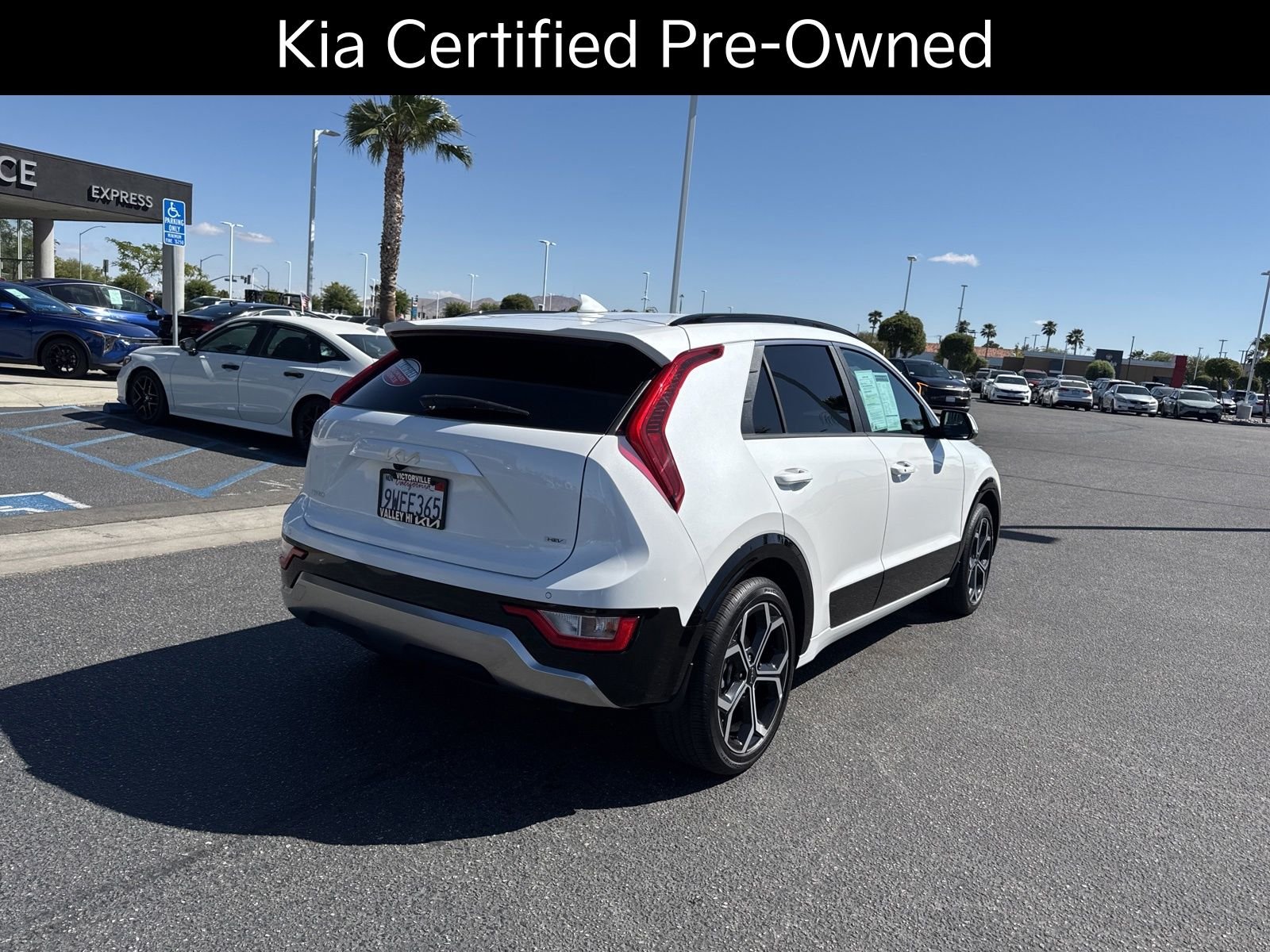 2025 Kia Niro EX Touring - Photo 10