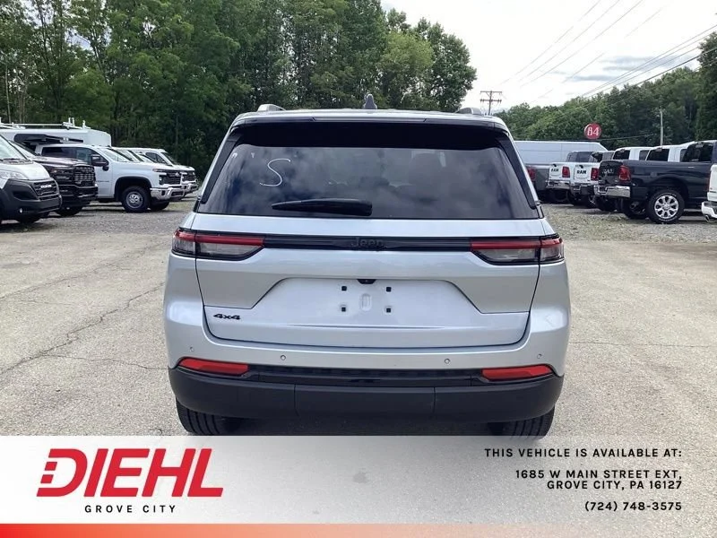 Used 2023 Silver Jeep Altitude X 4x4 image 6