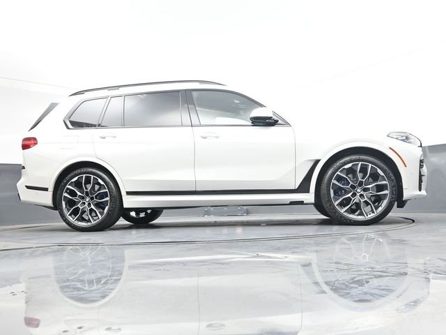 Used 2021 White BMW M50i image 30