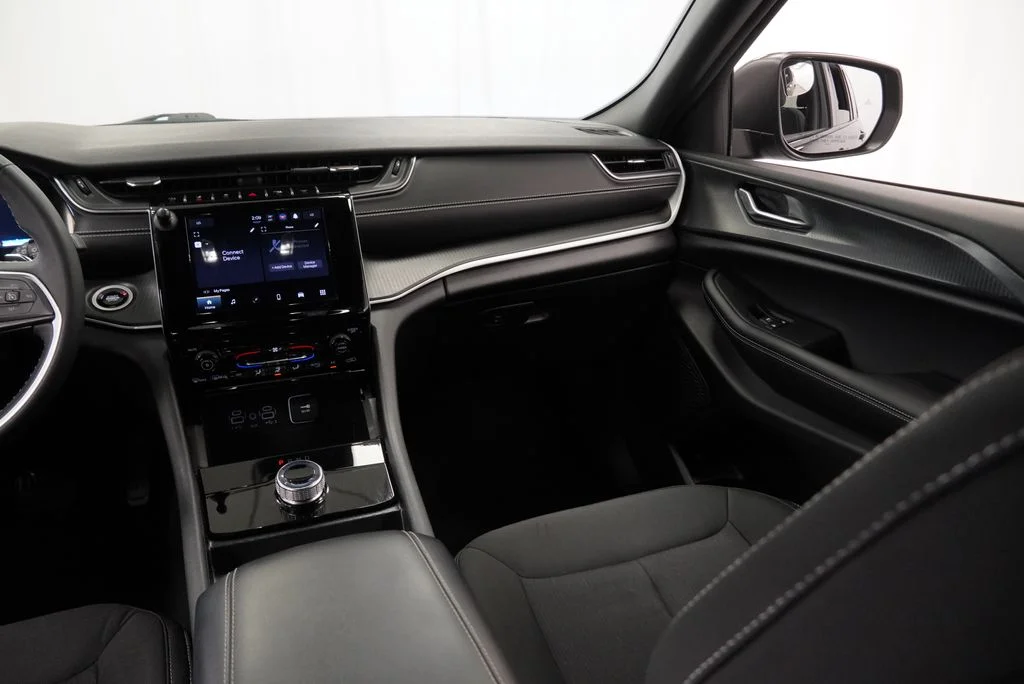 Used 2024 Black Jeep Laredo image 21