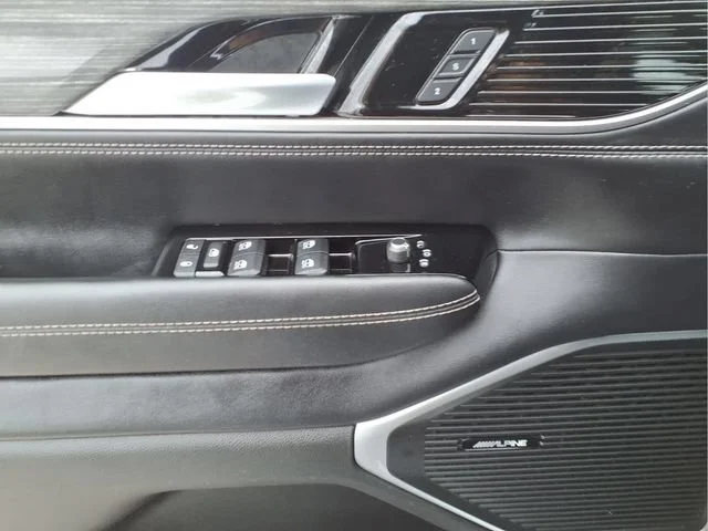Used 2024  Jeep Series III image 16