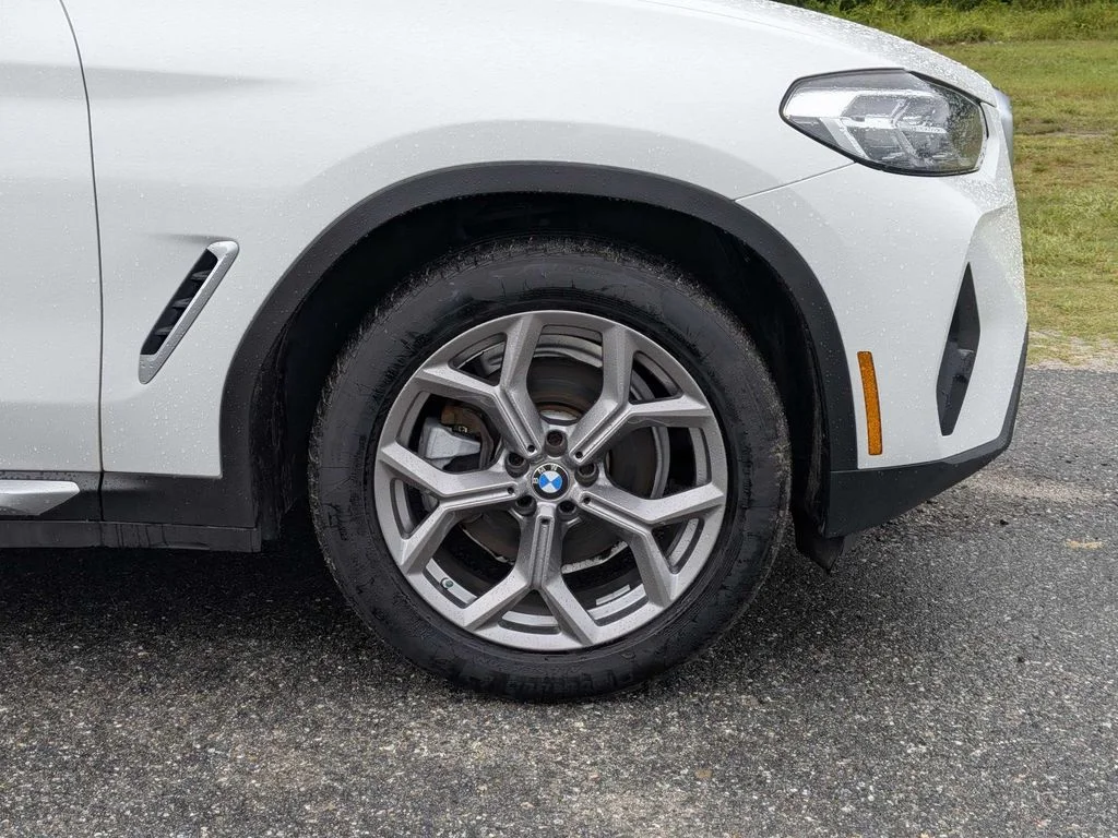 Used 2022 White BMW sDrive30i image 11